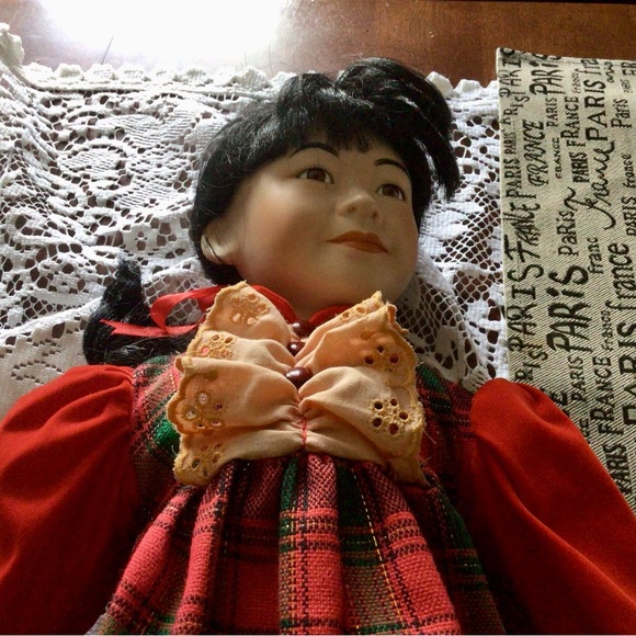 Asian girl doll - Picture 3 of 12